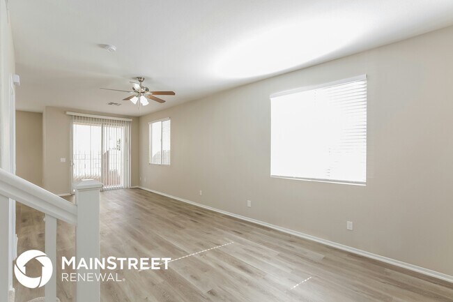 Building Photo - 1510 E Sonrisas St