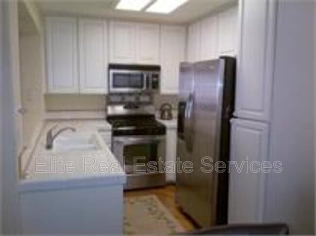 Building Photo - 1866 Via Capri St