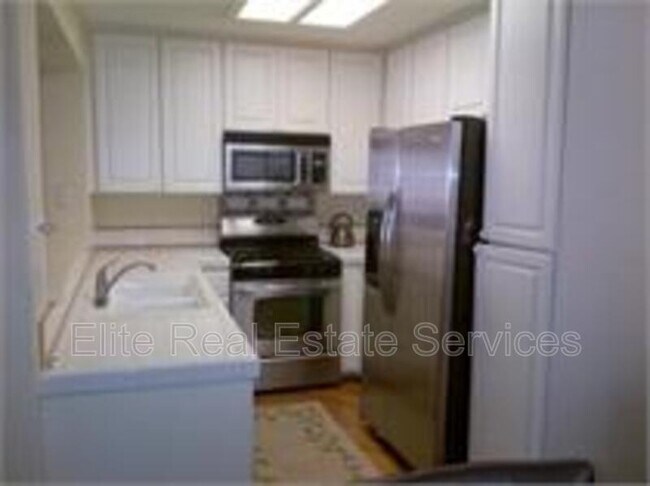 Foto del edificio - 1866 Via Capri St