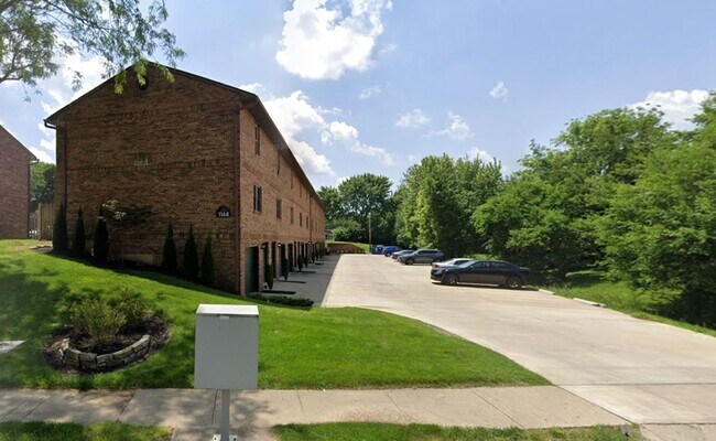 Building Photo - Troy Crossing - 2 Bedroom & 1.5 Bath Townh...