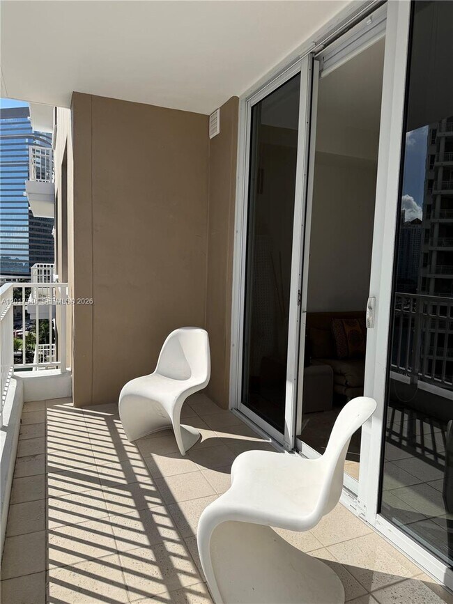 Foto del edificio - 801 Brickell Key Blvd