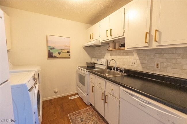 Building Photo - 216 Moore Rd