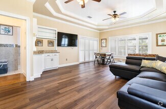 Building Photo - 842 Miramar Ct