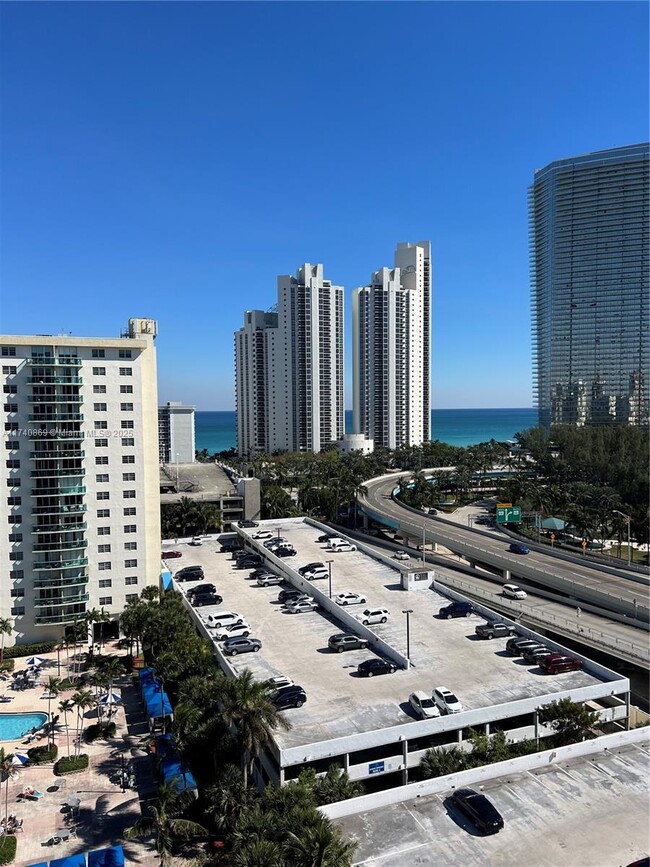 Foto del edificio - 19380 Collins Ave