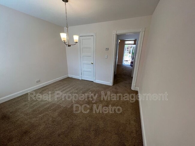 Building Photo - 221 14th Pl NE