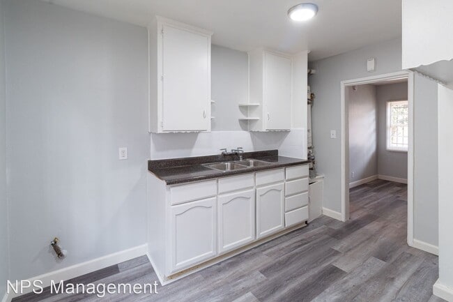 Building Photo - 2 br, 1 bath Apartment - 1945 W Vernon Ave...