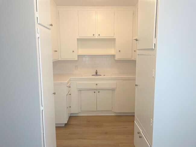 Building Photo - 314 W Chevy Chase Dr