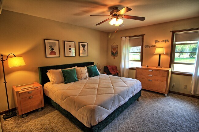 Foto del edificio - 12049 W Grange Ave