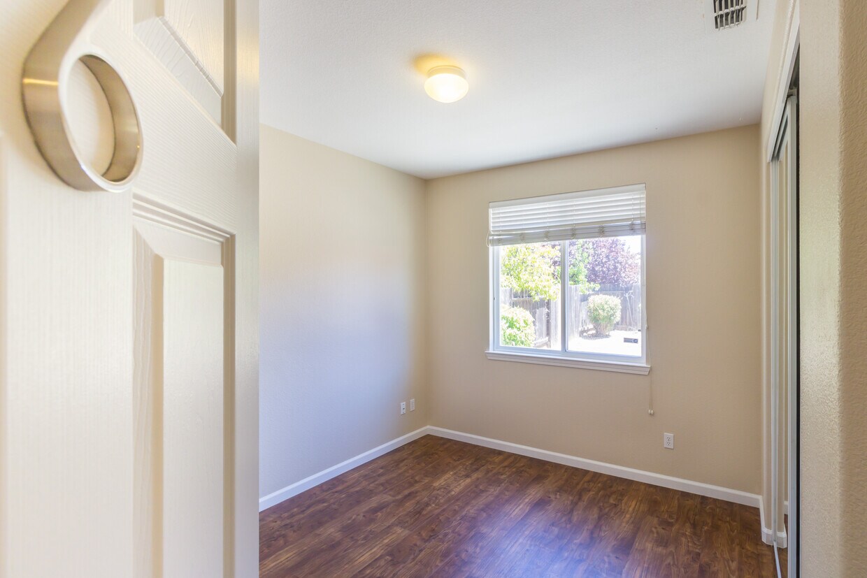 Primary Photo - 2621 Covelite Way