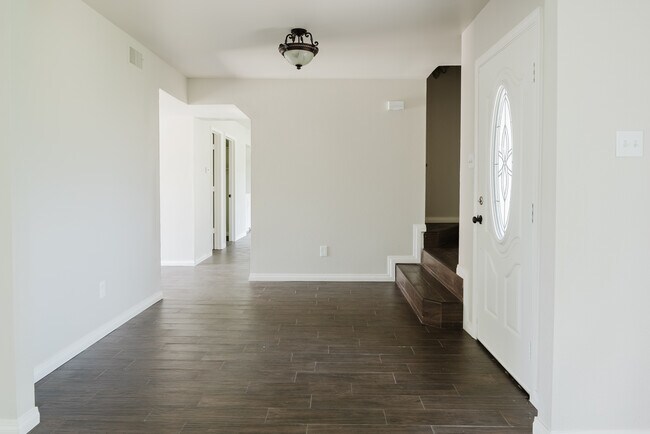 Building Photo - 2637 Austin Dr