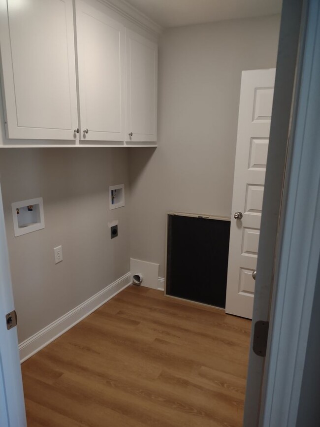 Building Photo - ****JUST REDUCED PLUS ½ OFF 1ST MONTHS REN...