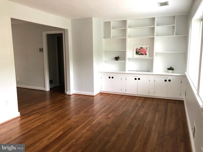 Building Photo - 8102 Wingfield Pl
