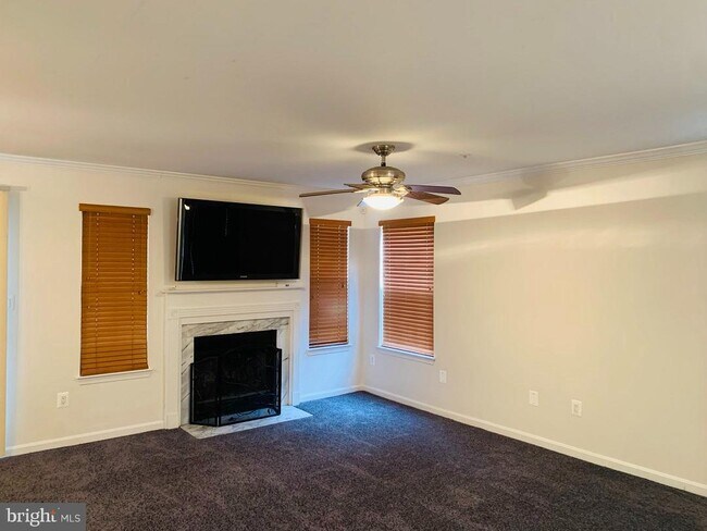 Foto del edificio - 13942 King George Way