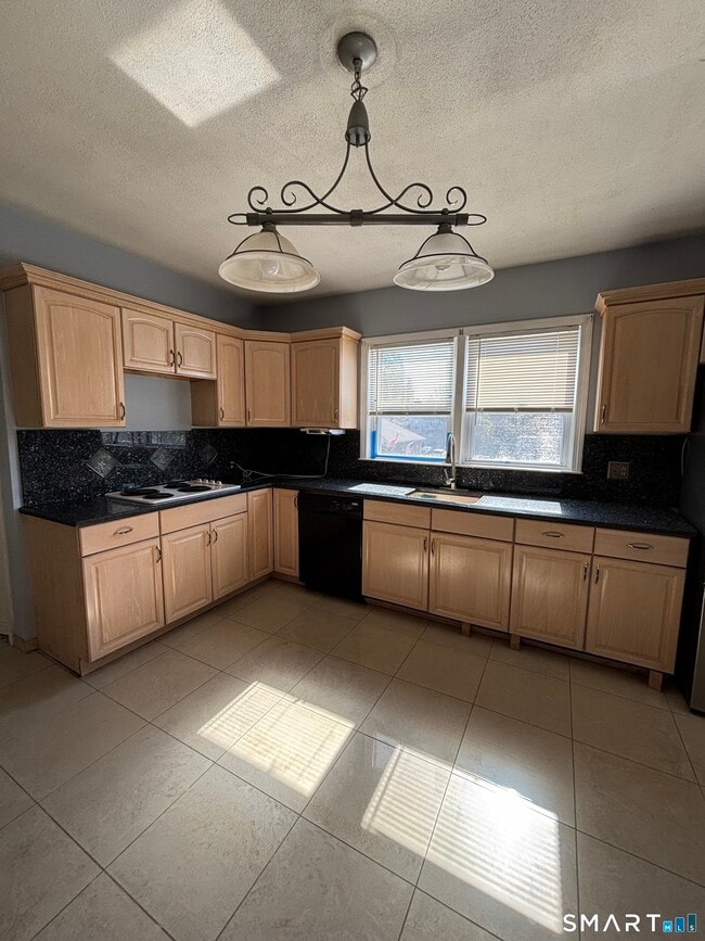 Building Photo - 552 Franklin Ave