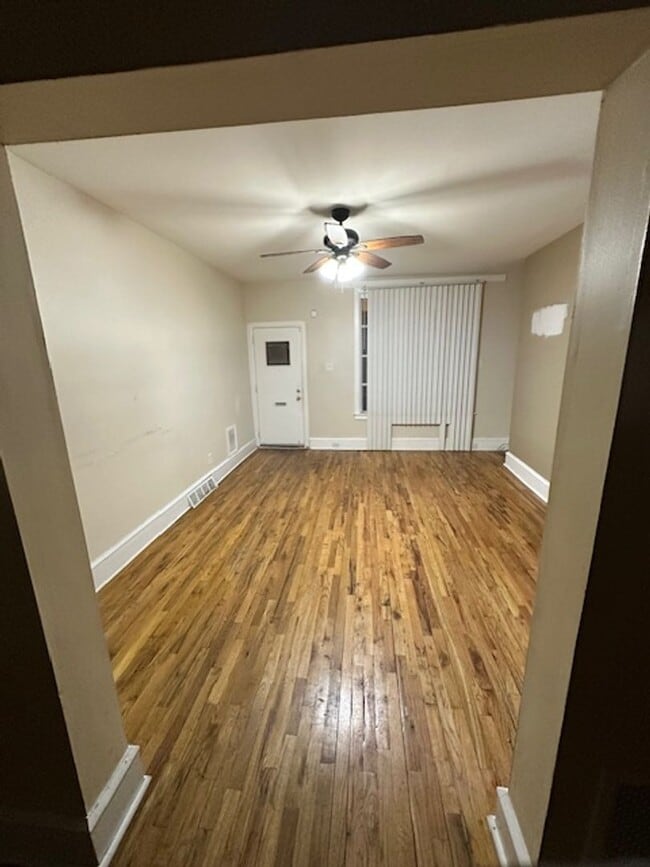 Building Photo - 3 Bedroom 1.5 Bathroom Home