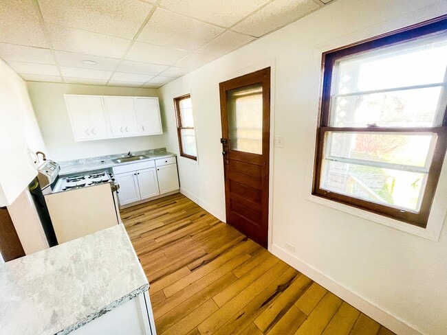 Building Photo - 551 Linden Ave