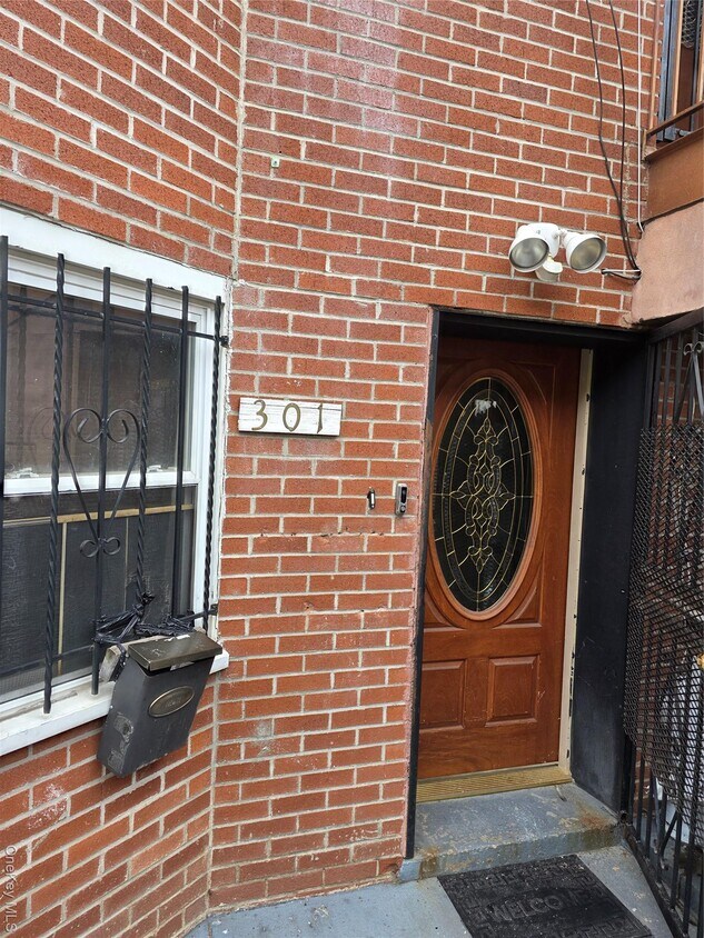 Foto del edificio - 301 Wyona St