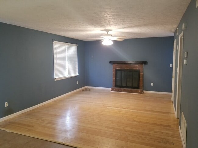 Building Photo - 1021 Sourwood Ct