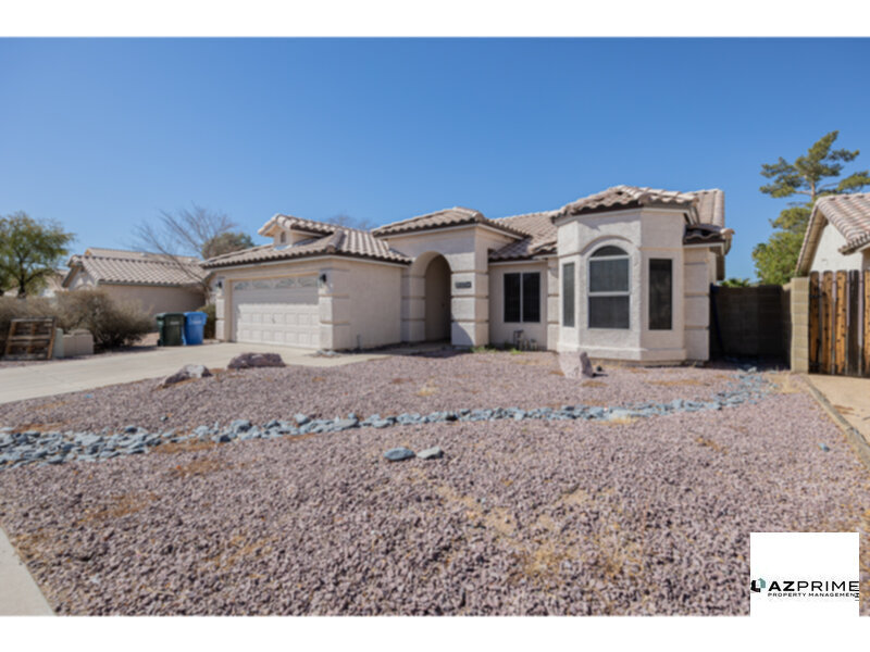 Primary Photo - Stunning 3/2 Phoenix House with a Private ...