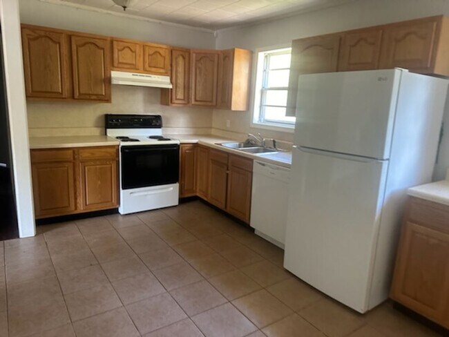 Foto del edificio - *LEASED* 3/1.5 Home for Lease @ 609 9-1/2 ...