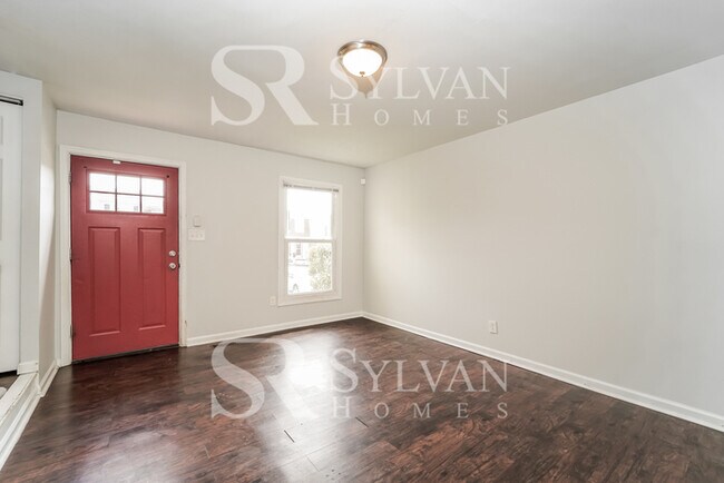 Foto del edificio - This highly desirable 4 bedroom, 2 bathroom home is ready for your personal touch!