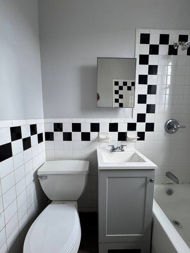 Building Photo - 99 Clifton Pl
