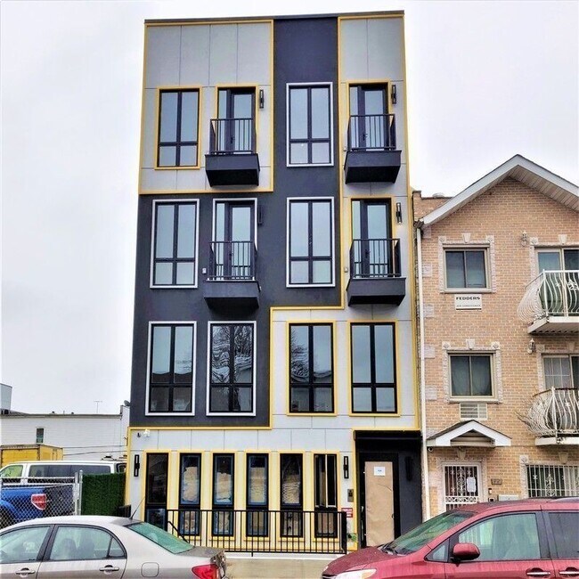 Building Photo - 124 Erasmus St