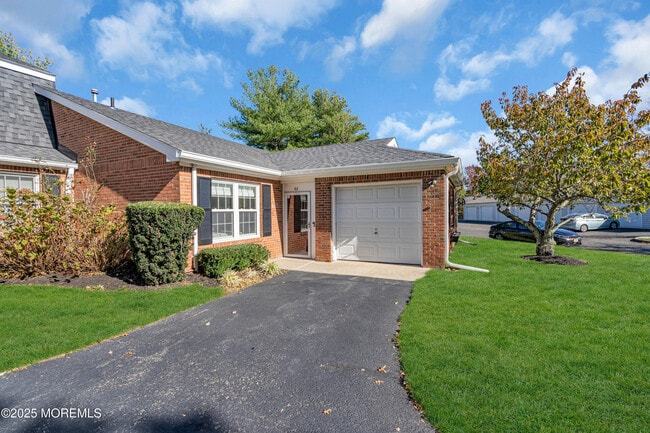 Foto del edificio - 68 Maple Dr