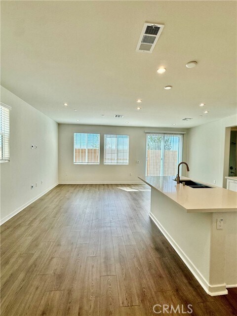 Foto del edificio - 16055 Montenegro Ln