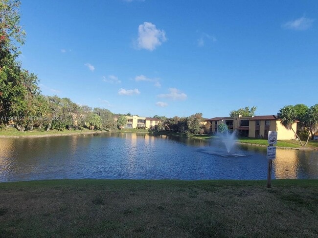 Foto del edificio - 10885 NW 7th St