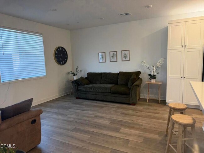 Foto del edificio - 461 Snowdrop Ln