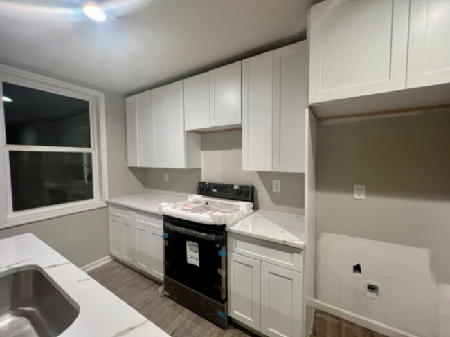 Building Photo - 1225 Betsy Ross Ln