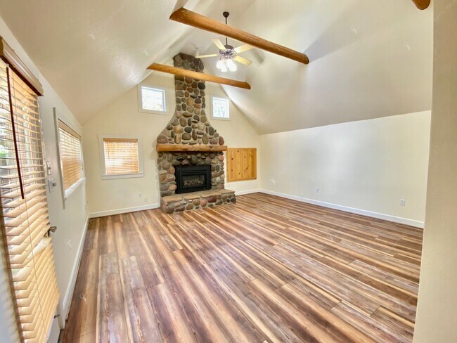 Building Photo - Large 4 BR Home in River West with great walkability!