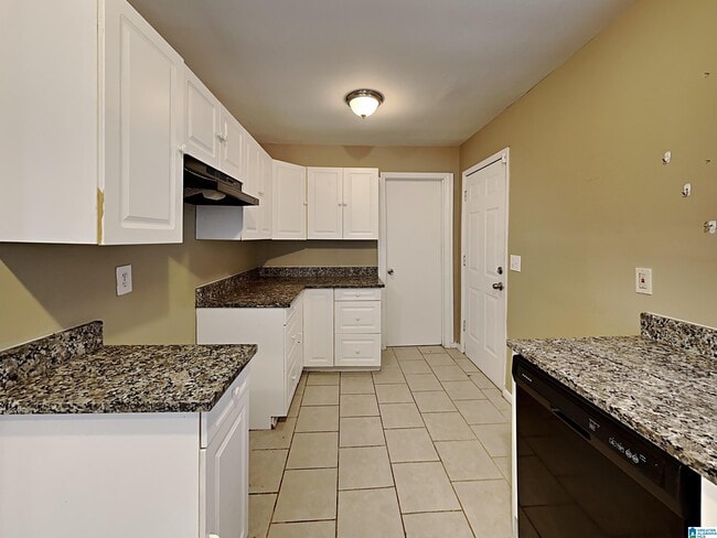 Building Photo - 2612 Wood Dr NE