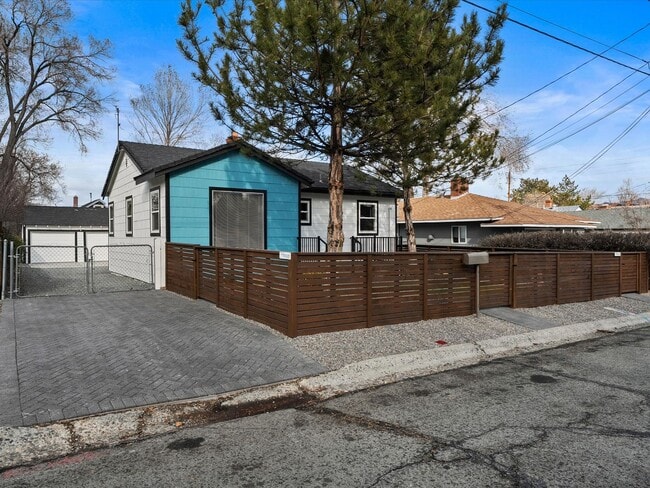 Building Photo - Remodeled Midtown Bungalow