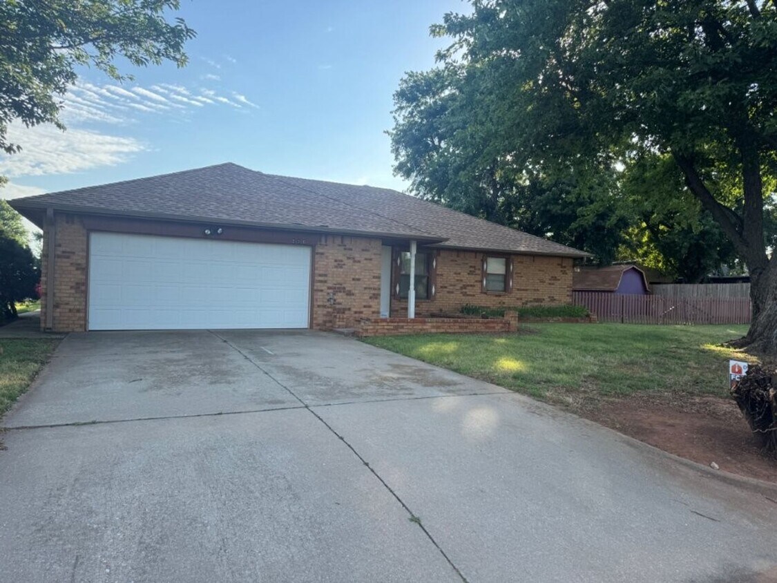 Foto principal - New paint, New flooring, New appliances in...