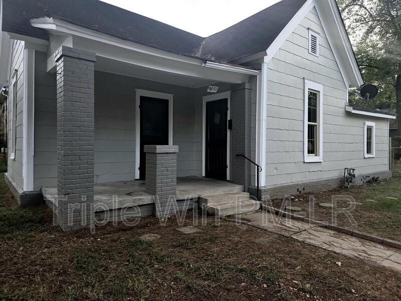 Foto principal - 1300 W 10th St