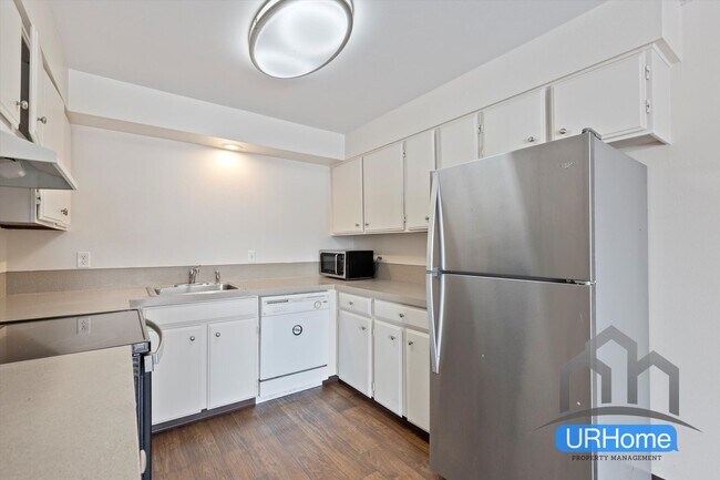 Foto del edificio - Modern 2-Bedroom in NE Portland — Great for Commuters and Remote Workers