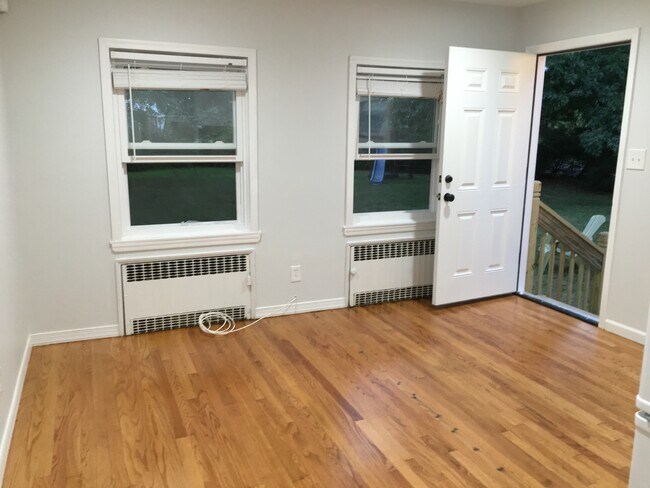 Living Area - 407 Stirling Ave