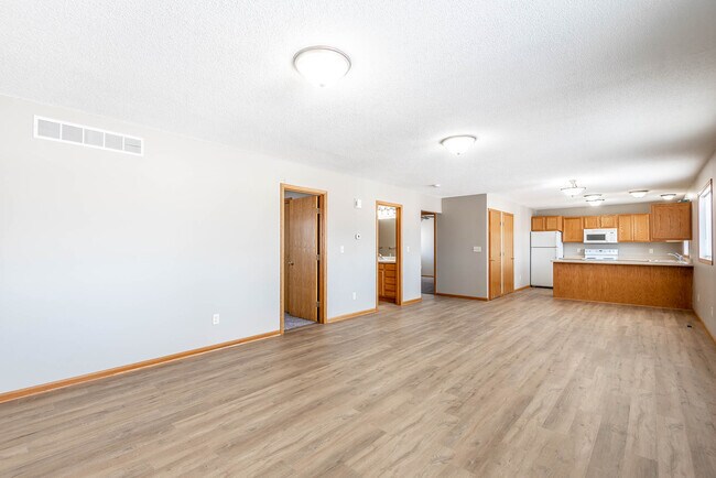 Foto del edificio - 220 Lakeview Dr