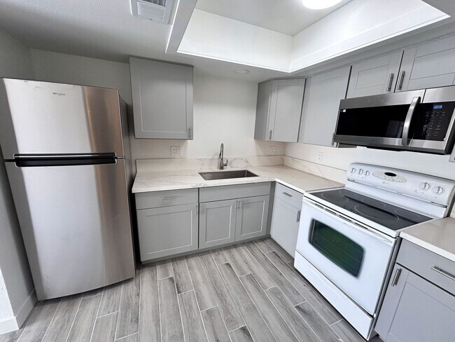 Building Photo - Scottsdale/Tempe Beautifully Remodeled 3 bed 2 bath with Yard!