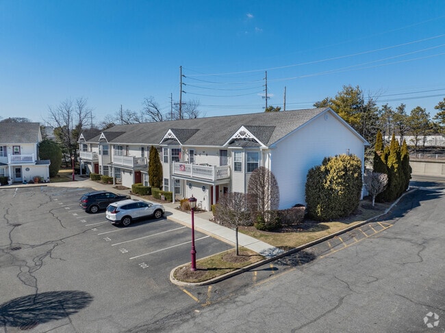 Building Photo - Fairfield Knolls at West Babylon