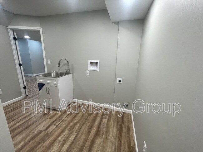 Building Photo - 7416 SW 27th St