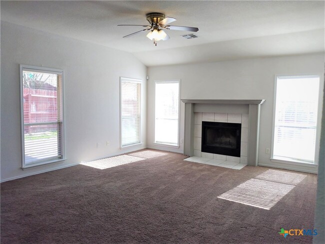 Building Photo - 102 Snake Dance Dr