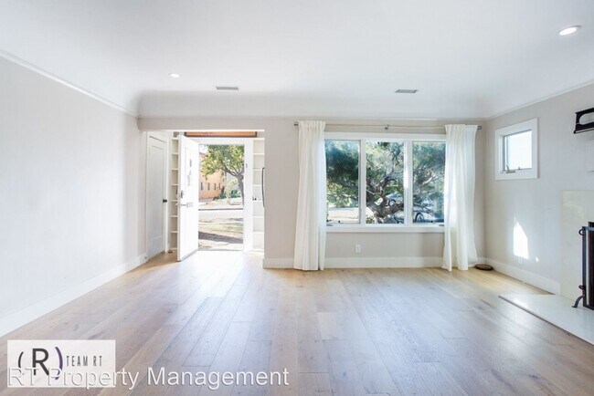 Building Photo - 3 br, 3 bath House - 2038 Thayer Ave