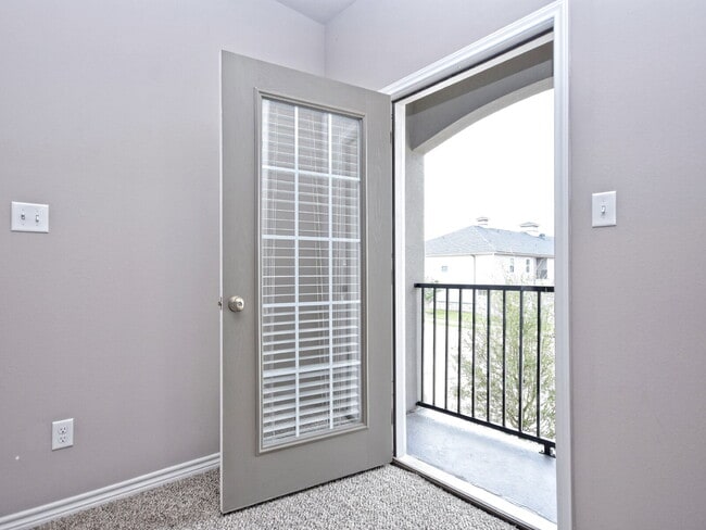 Building Photo - 3503 Summerway Dr