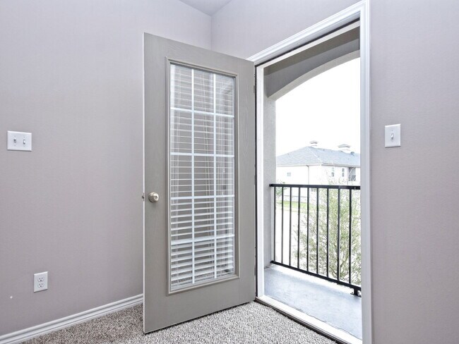 Foto del edificio - 3503 Summerway Dr