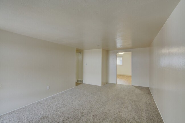 Foto del edificio - 8101-8195 W 9th Ave