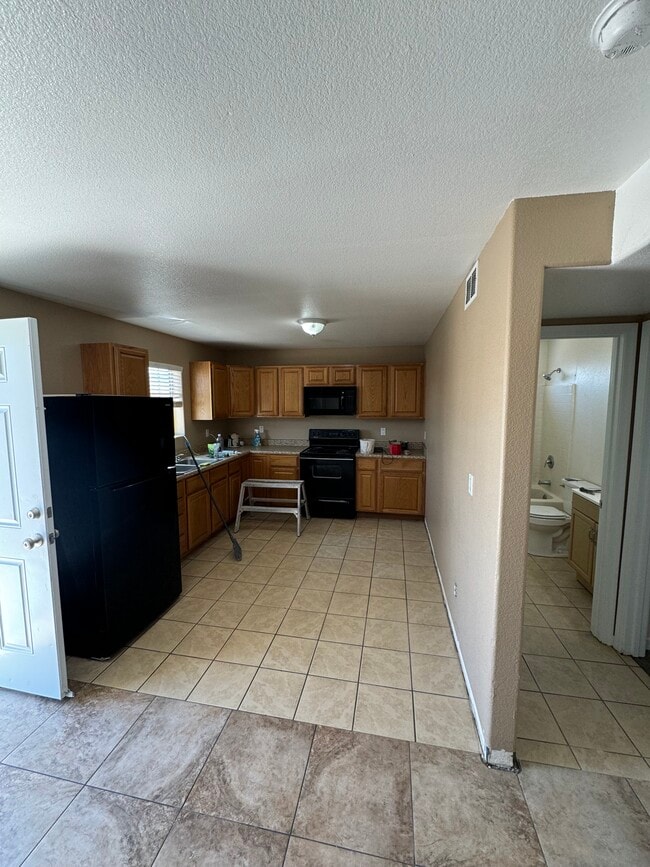 Building Photo - 2117 Clearwater Dr