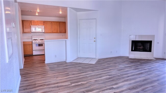 Building Photo - 5066 S Rainbow Blvd